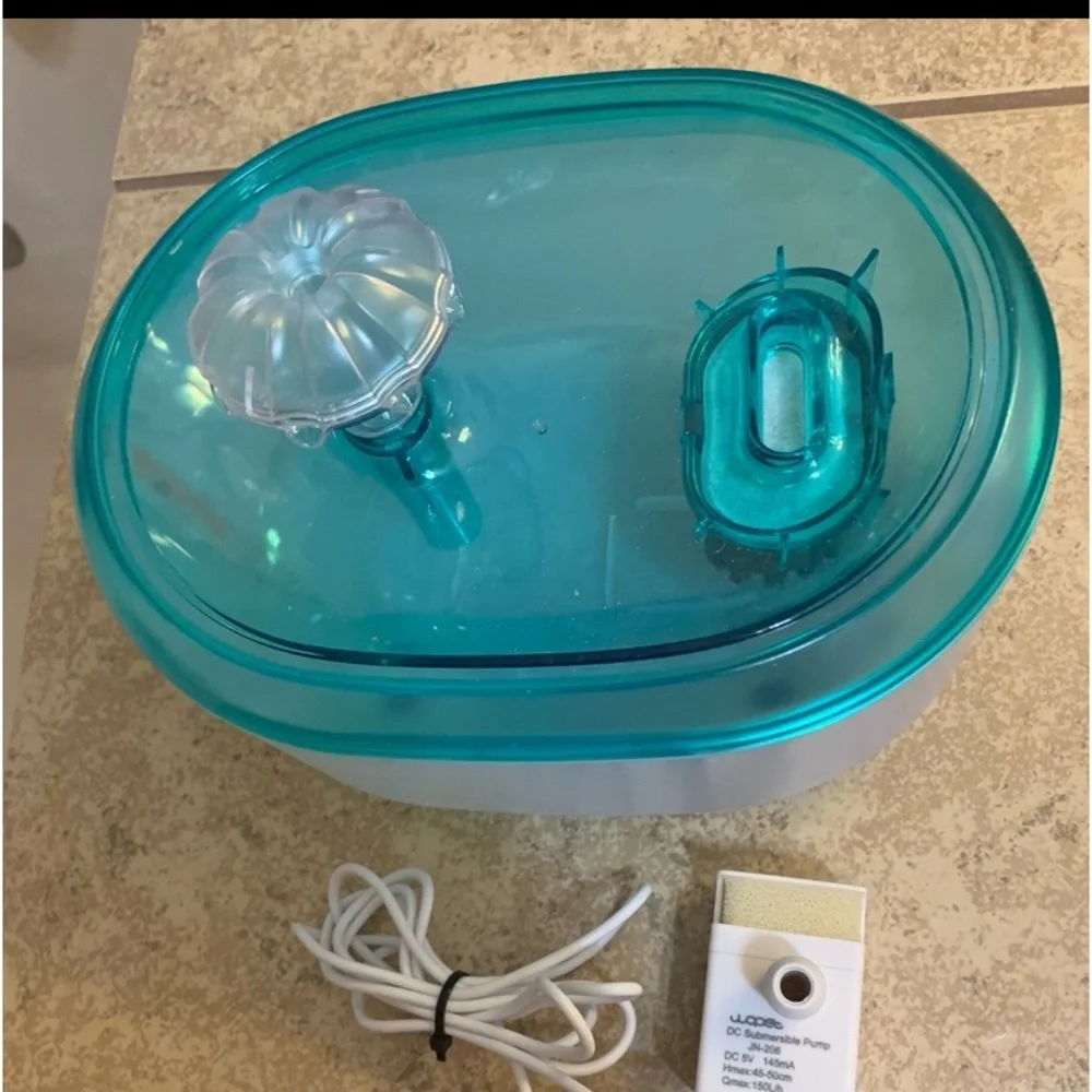 Olelica” Small Dog/ Cat Water Fountain, 71fl oz/2.1 L. Color: Aqua Blue